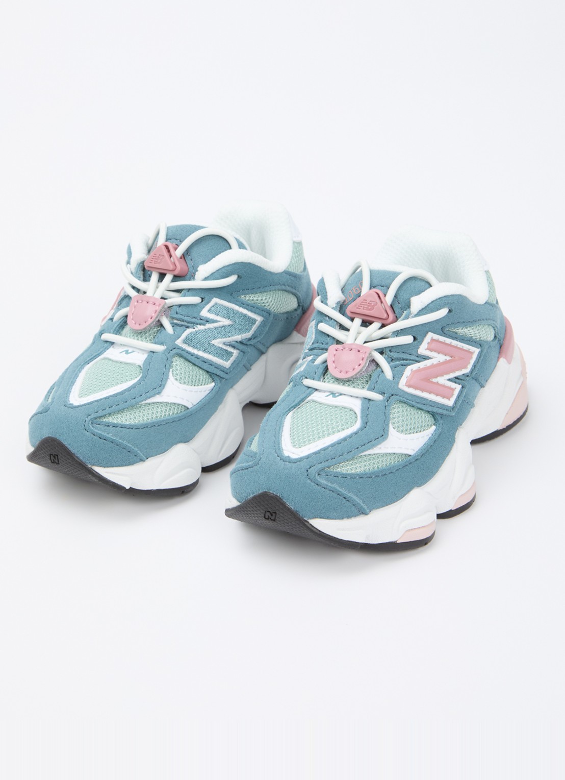 New Balance 9060 sneaker van suède met logo - voorkant 2 staalblauw