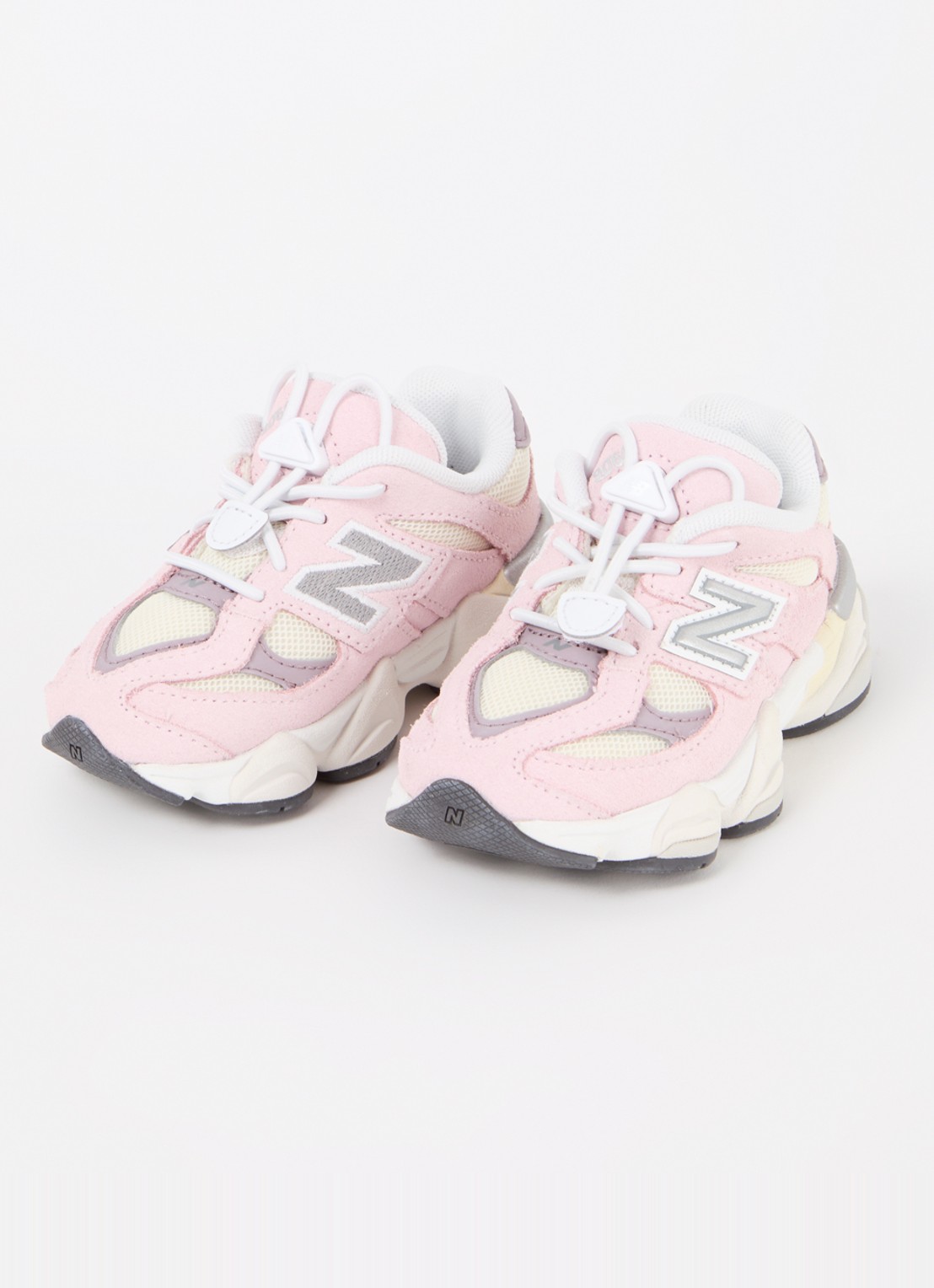 New Balance 9060 sneaker van suède met mesh details - voorkant 2 lichtroze