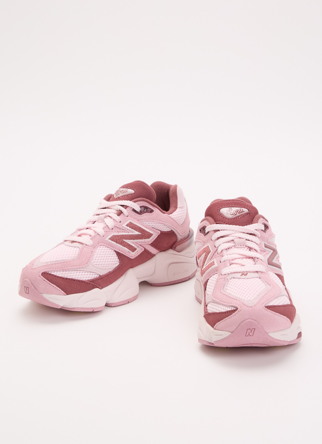 New Balance 9060 sneaker van suède met mesh details - detail 2 roze