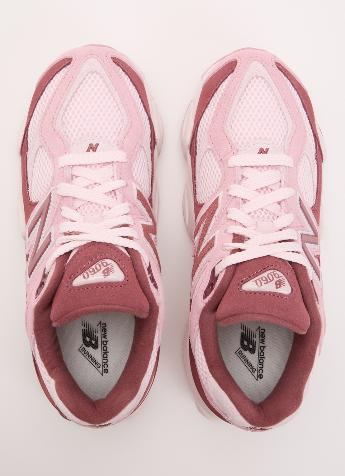 New Balance 9060 sneaker van suède met mesh details - detail 3 roze