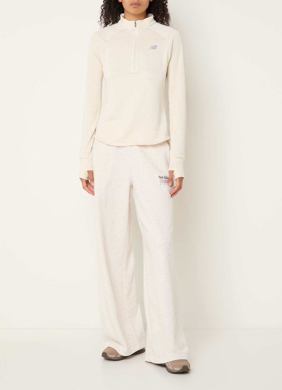 New Balance Athletics Heat pullover met halve rits en logo - voorkant 2 creme