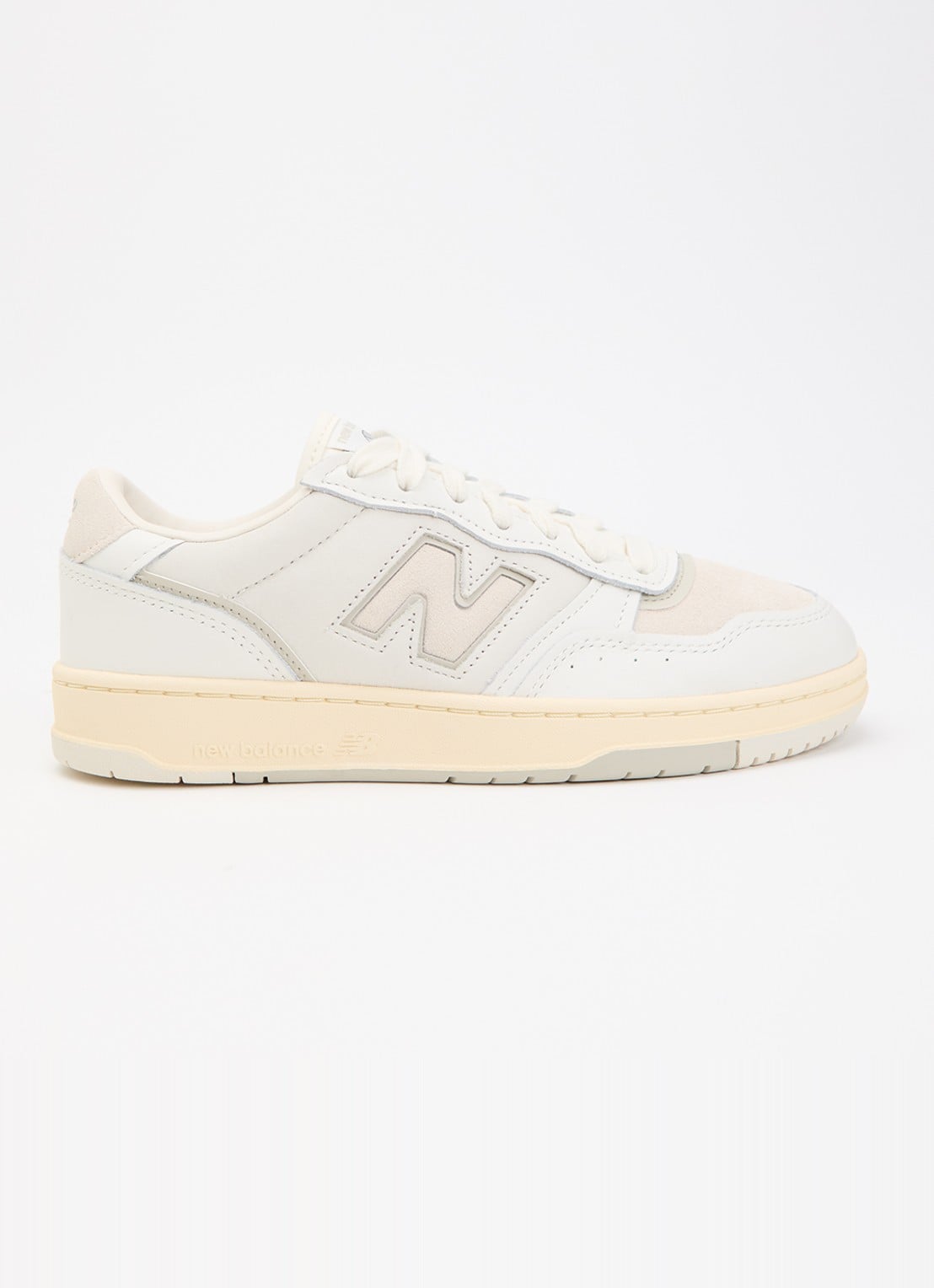 New Balance BB950 sneaker van leer met details van nubuck - voorkant 5 creme