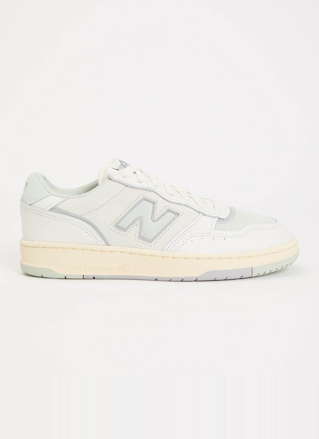 New Balance BB950 sneaker van leer met details van nubuck - voorkant lindegroen