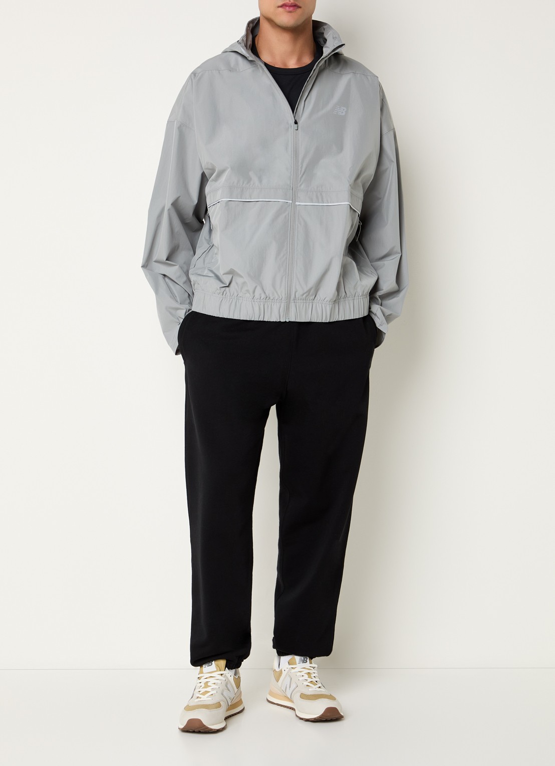 New Balance Elusive jack met logo - voorkant 3 lichtgrijs