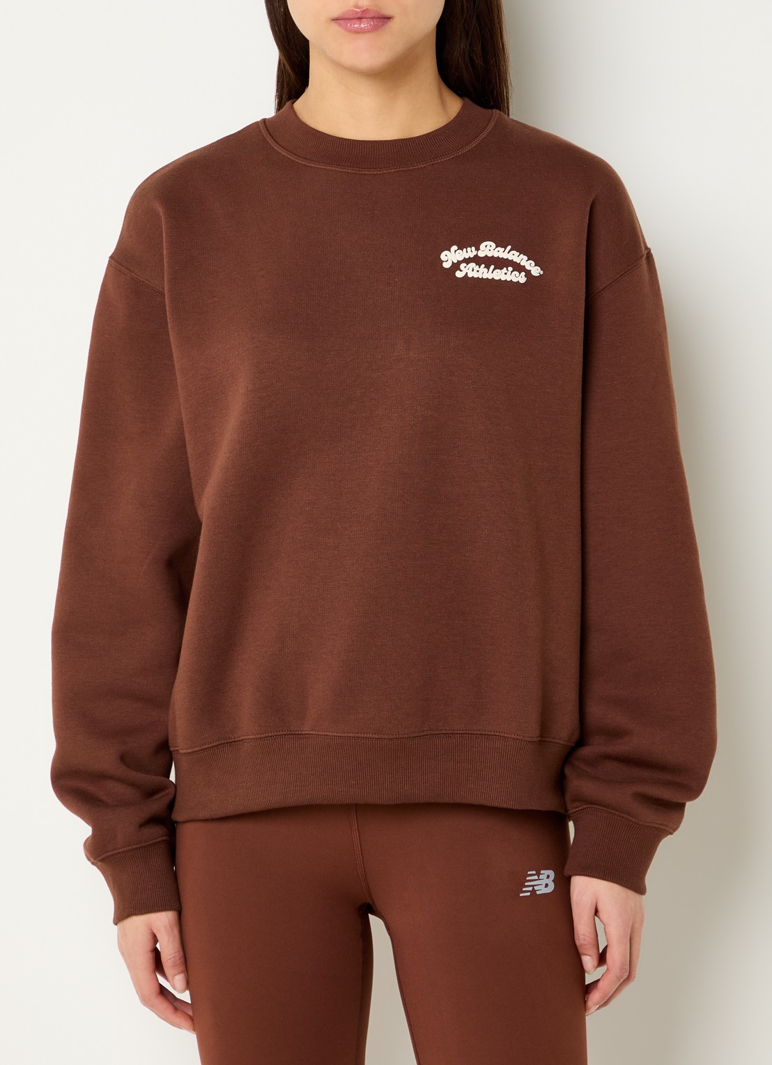 New Balance Heritage sweater met logo- en backprint - achterkant 4 hazelnootbruin