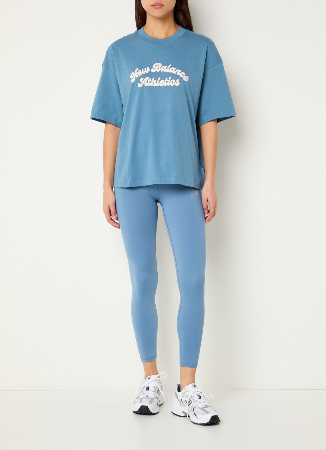 New Balance Heritage T-shirt met logoprint - voorkant 4 staalblauw