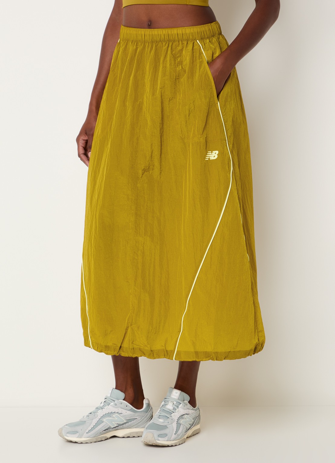 New Balance High waist maxi rok met logo en steekzakken - detail 2 okergeel
