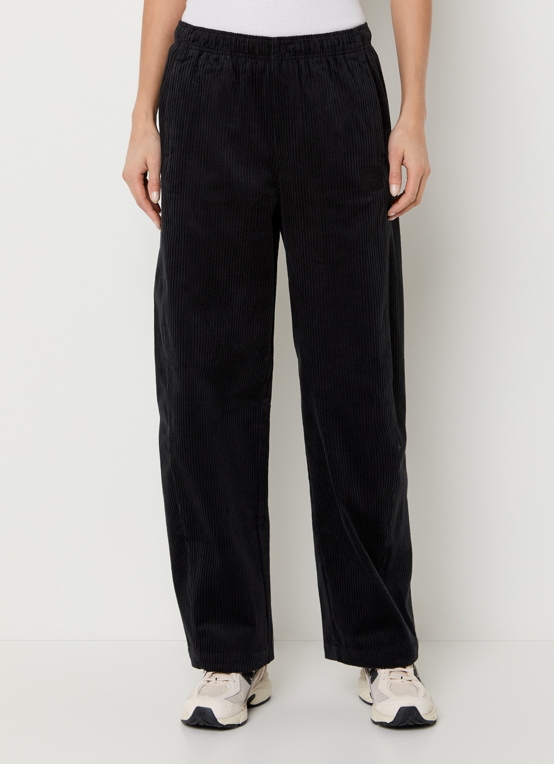 New Balance High waist straight fit broek met steekzakken - detail zwart