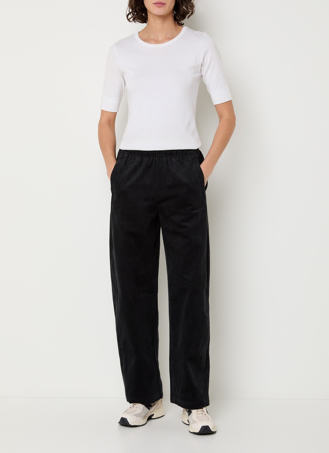 New Balance High waist straight fit broek met steekzakken - voorkant 4 zwart