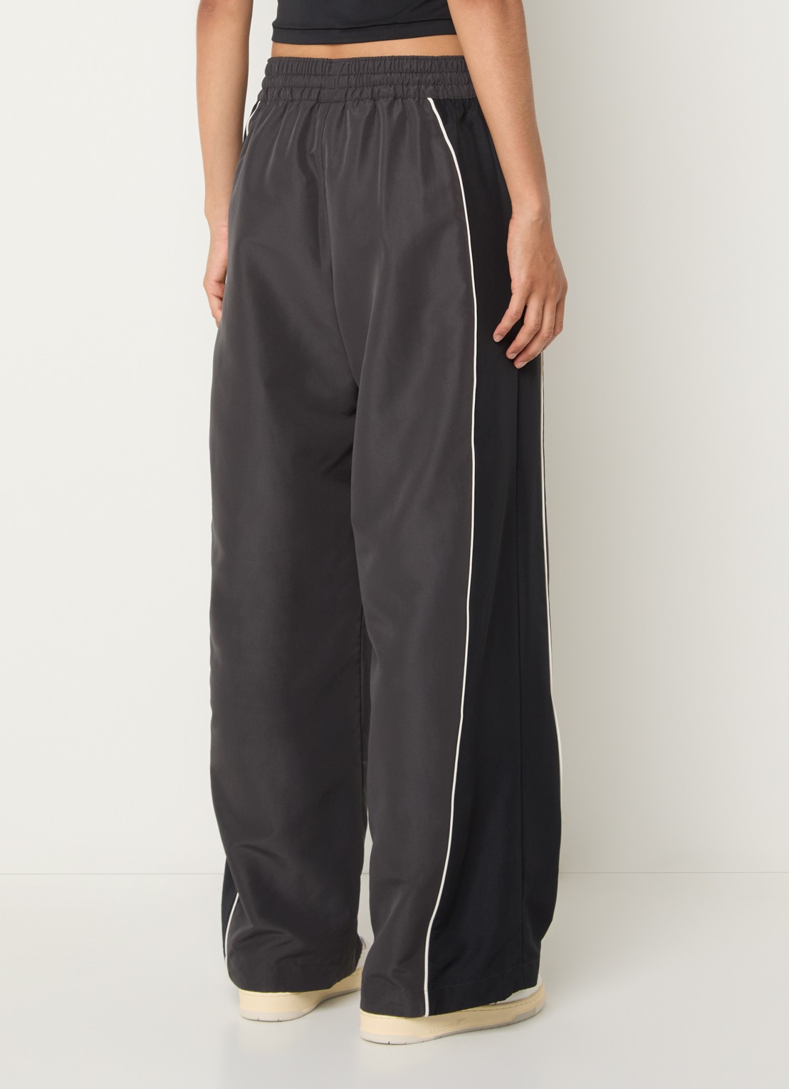 New Balance High waist wide fit trackpants met logoprint - achterkant 4 donkergrijs