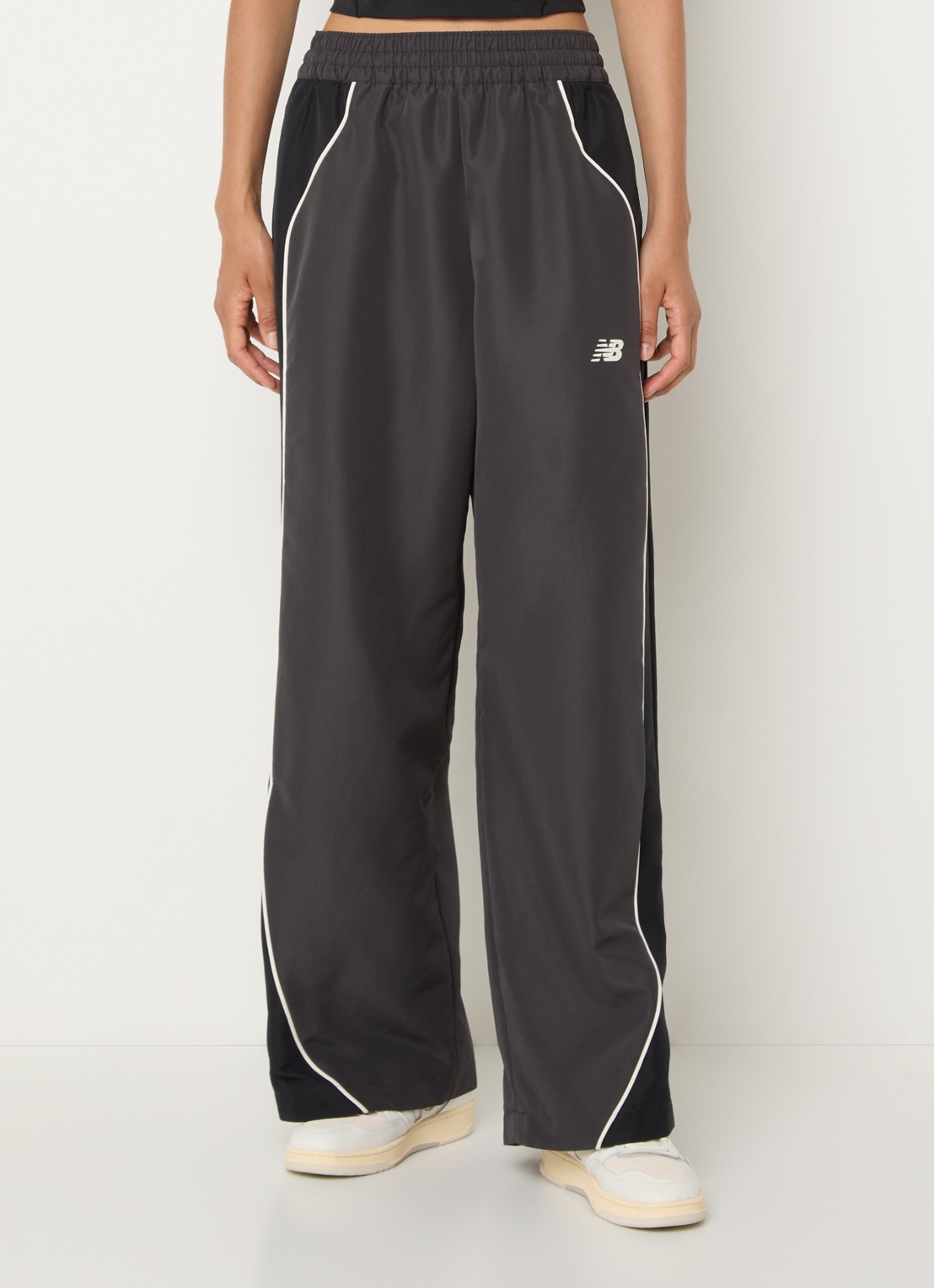 New Balance High waist wide fit trackpants met logoprint - detail 3 donkergrijs