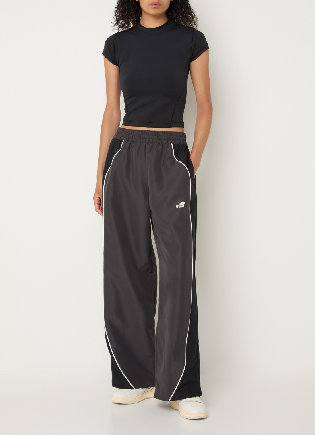 New Balance High waist wide fit trackpants met logoprint - voorkant 2 donkergrijs