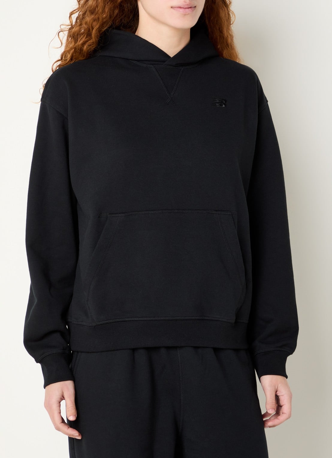 New Balance Hoodie met capuchon en logo - detail 4 zwart
