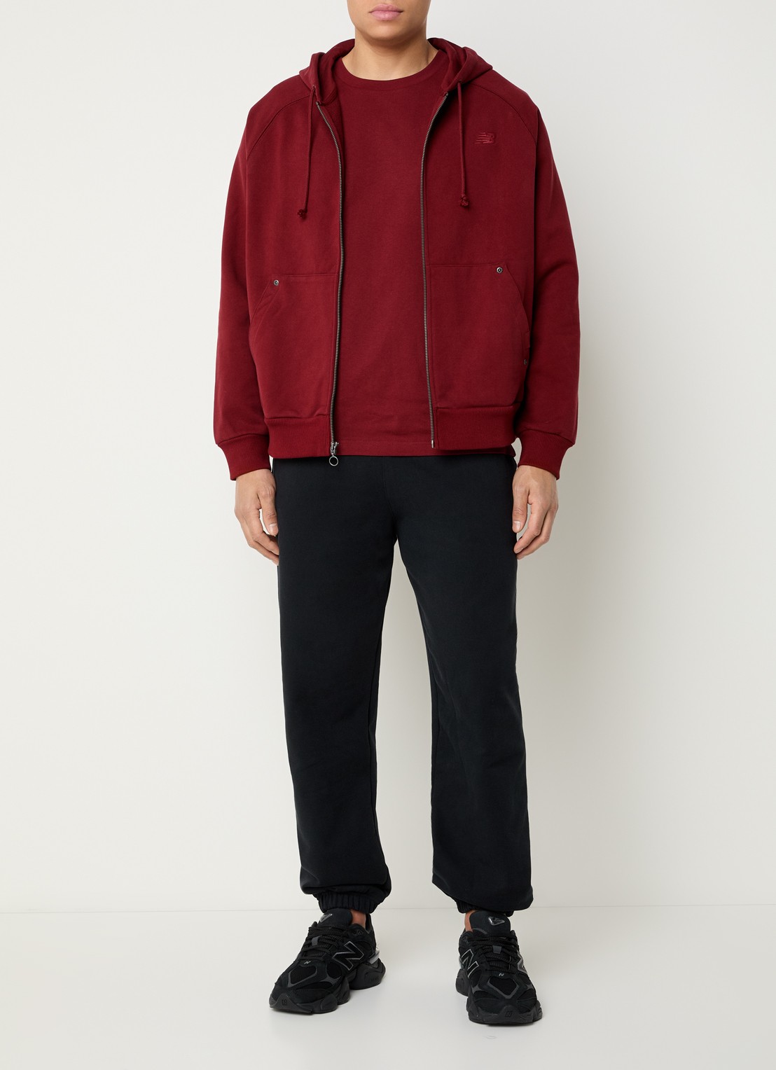 New Balance Hoodie met logoborduring en steekzakken - voorkant 3 rood