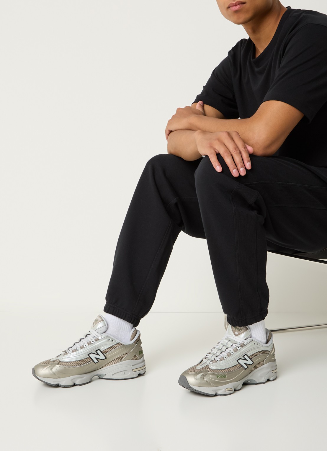New Balance M1000 sneaker met mesh details - voorkant 2 grijs