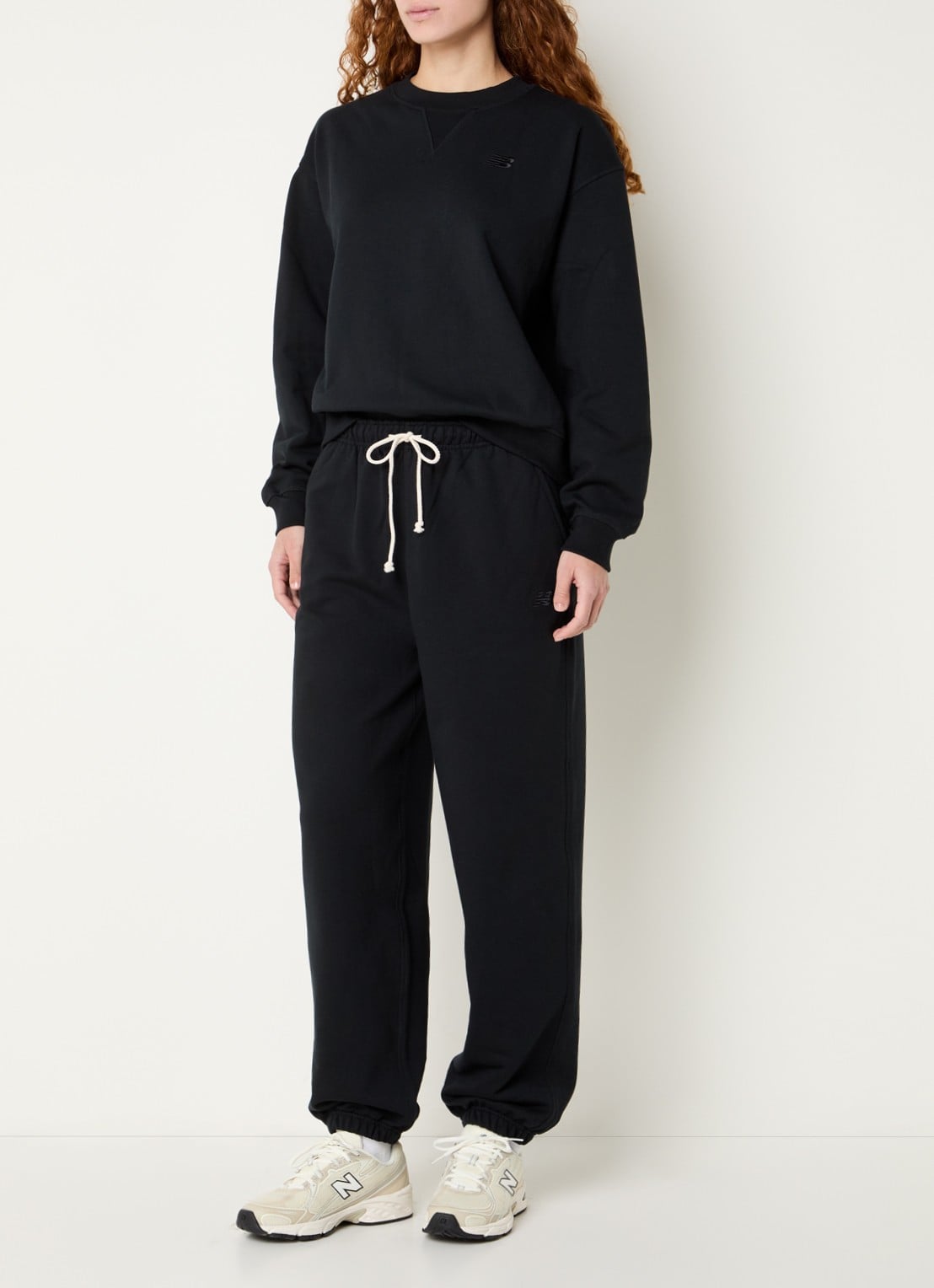 New Balance Oversized sweater met logoborduring - voorkant 3 zwart