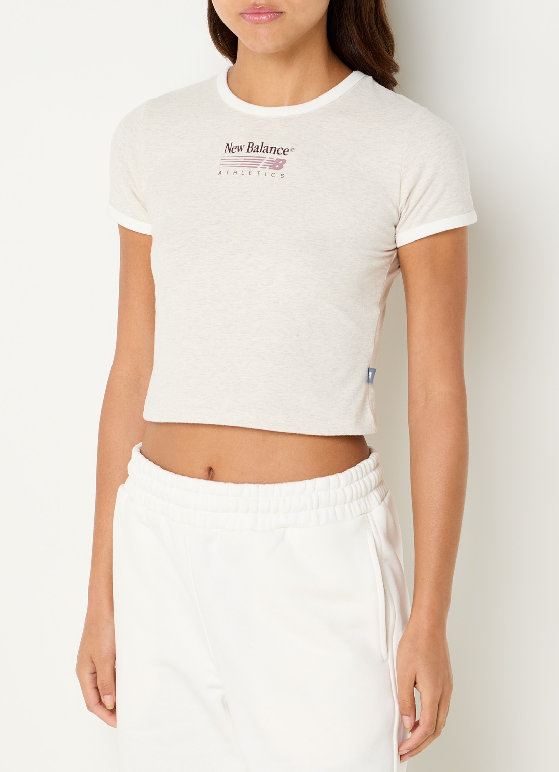 New Balance Ringer cropped T-shirt met logo - detail grijs