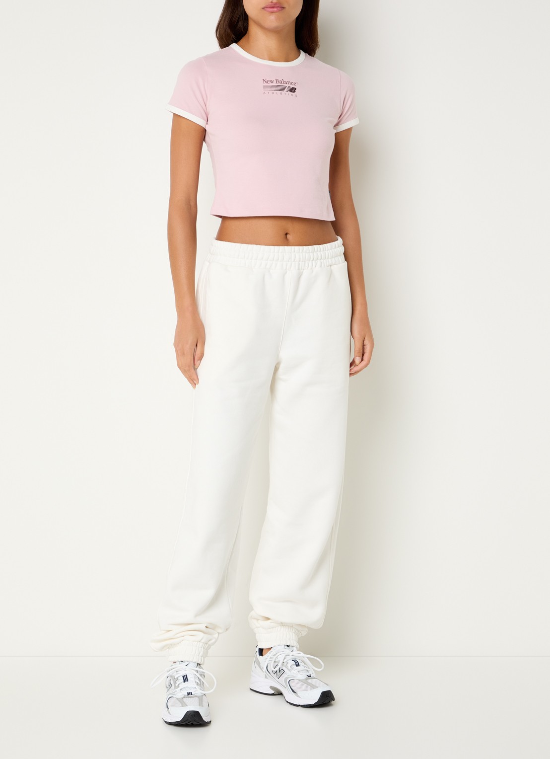 New Balance Ringer cropped T-shirt met logo - voorkant 2 roze