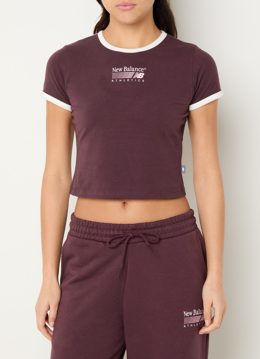 New Balance Ringer T-shirt met logoborduring - detail beige