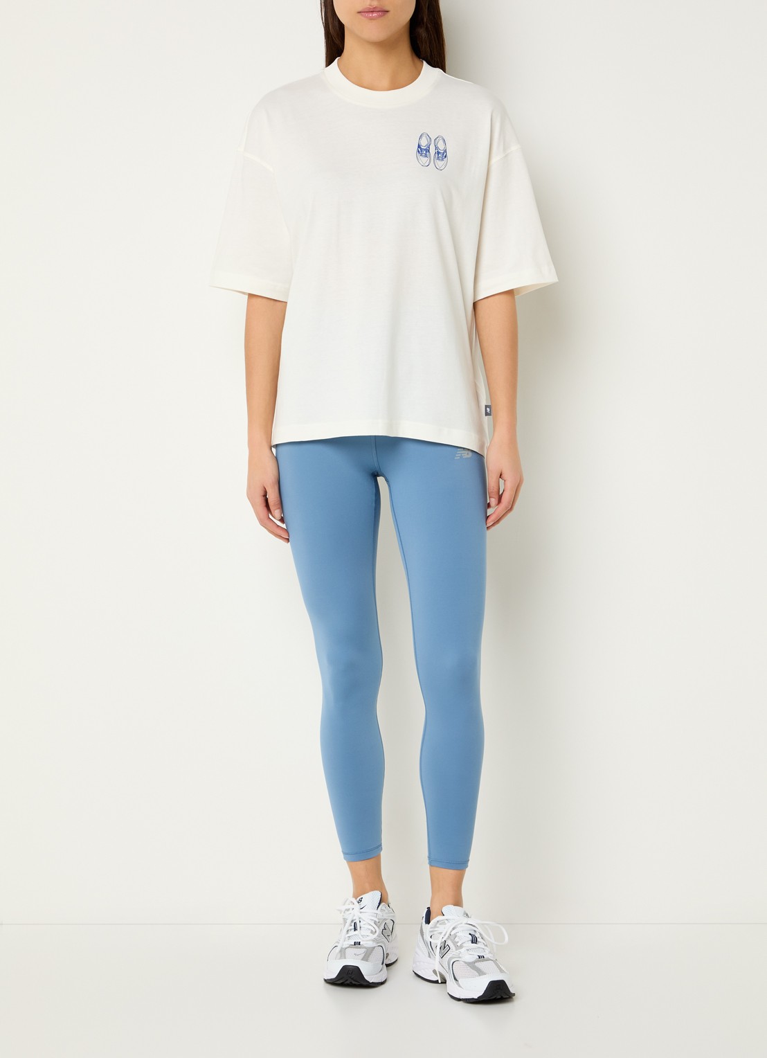 New Balance Sea salt T-shirt met print - voorkant 3 gebroken wit