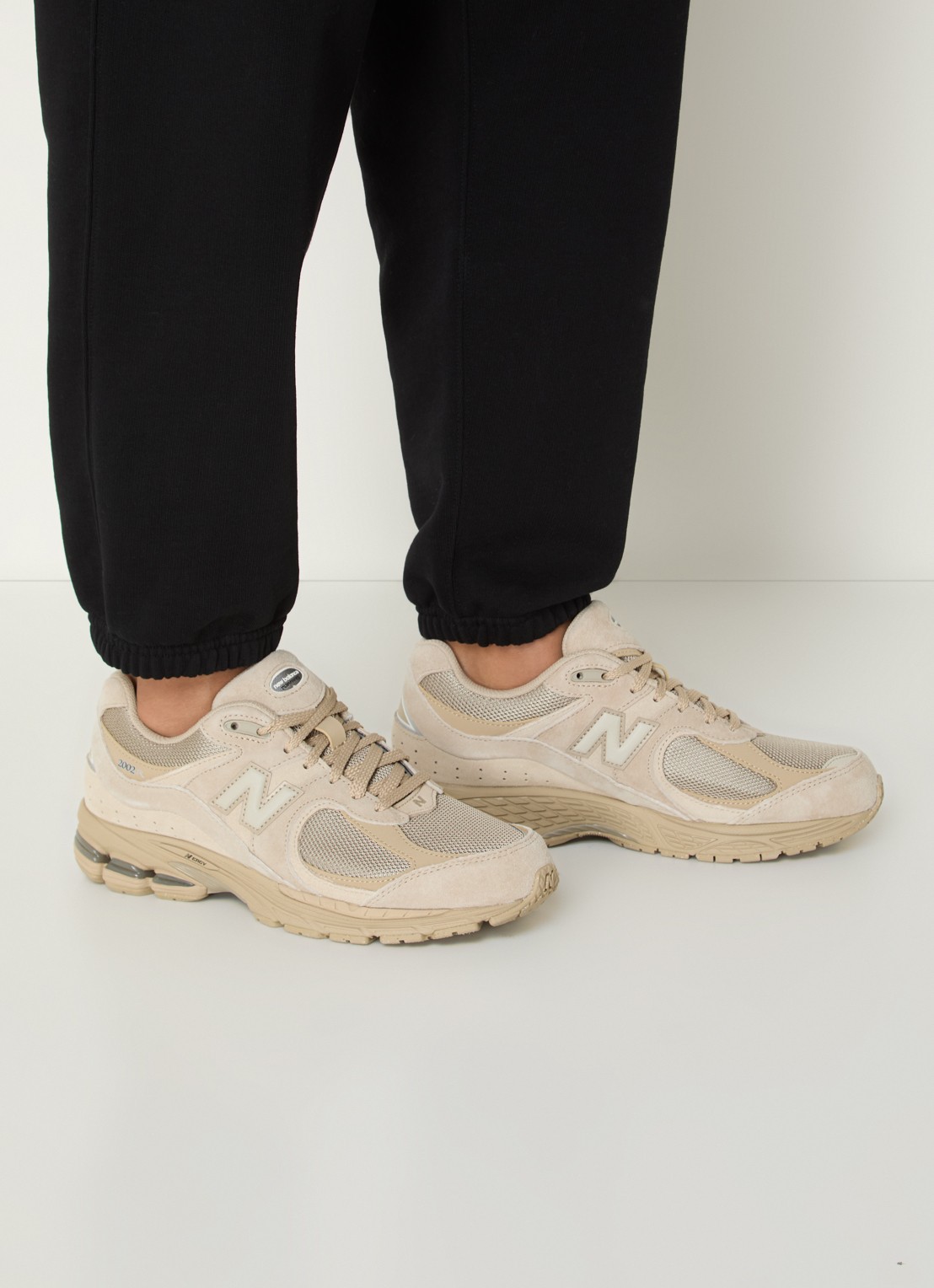 New Balance Sneaker van mesh met details van suède - voorkant 3 donkerbeige