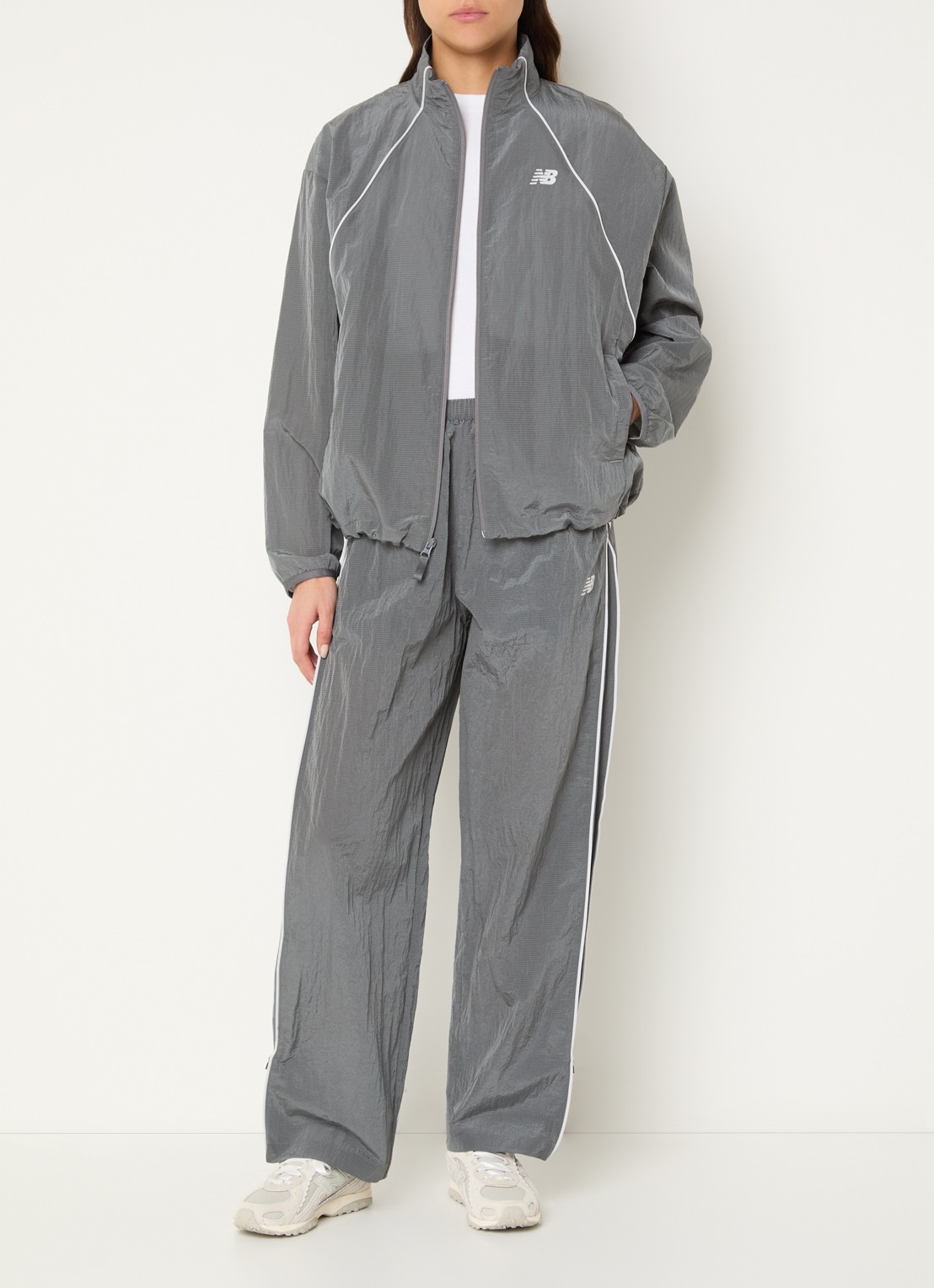 New Balance Sport Legacy high waist loose fit trackpants met logo en steekzakken  - voorkant 3 grijs
