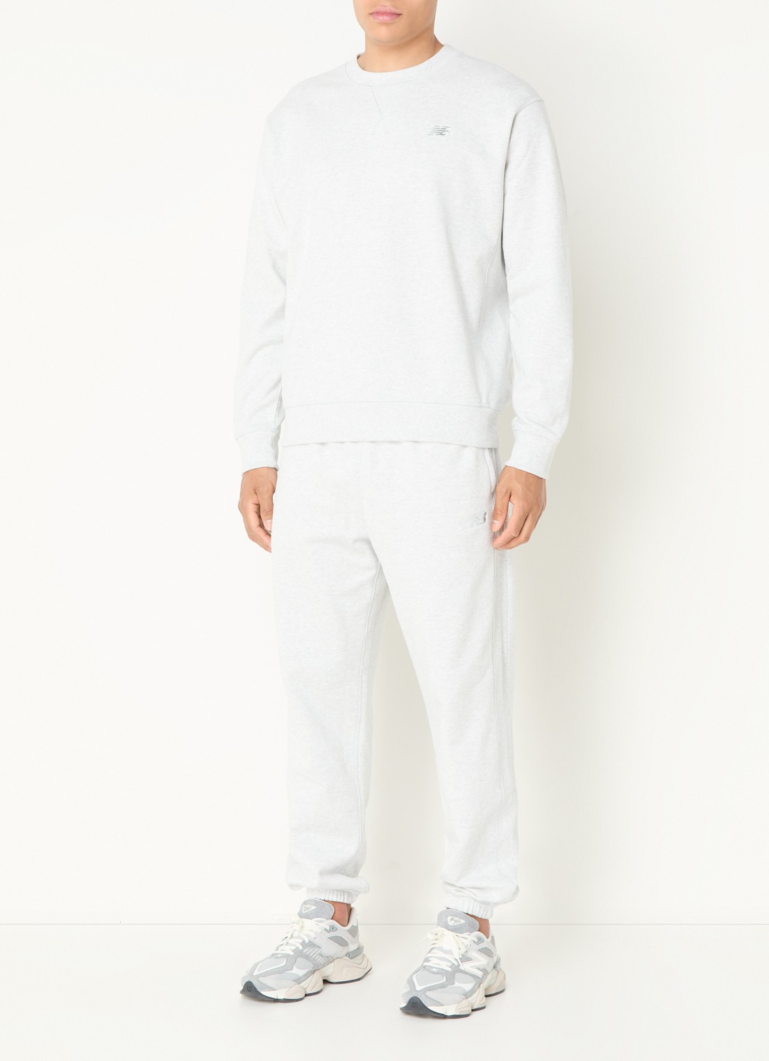 New Balance Sweater met logoborduring - voorkant 3 lichtgrijs