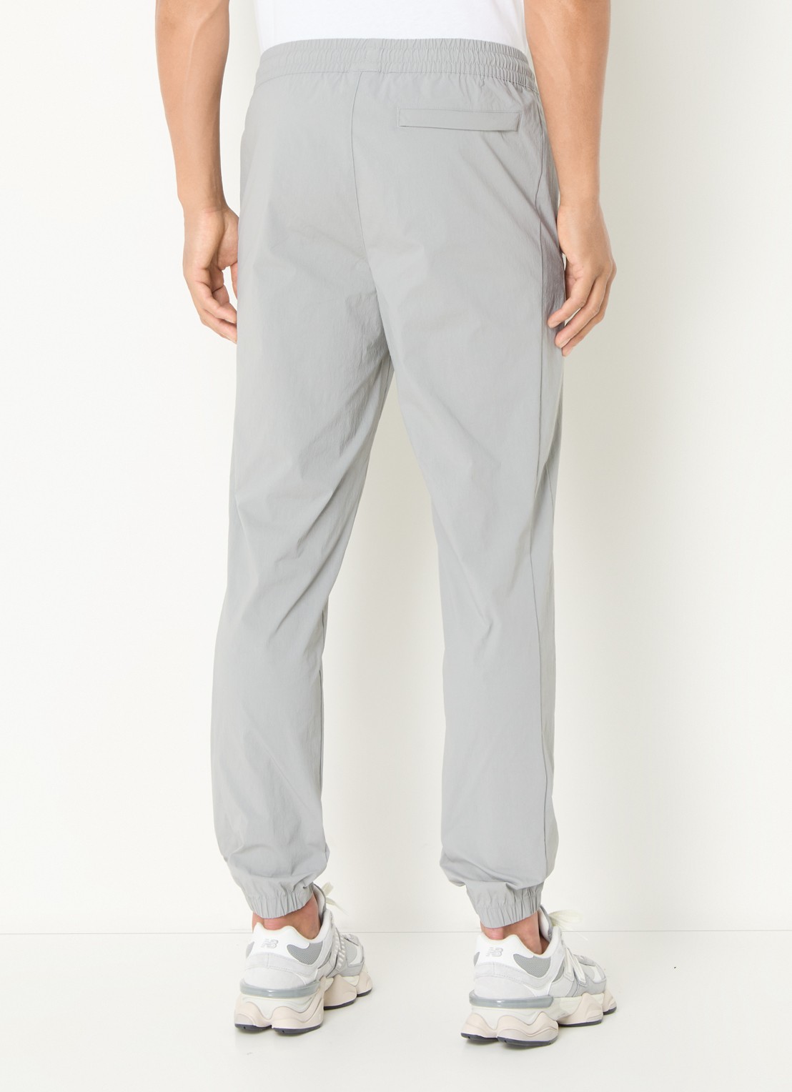 New Balance Tapered fit joggingbroek met ritszakken - achterkant grijs