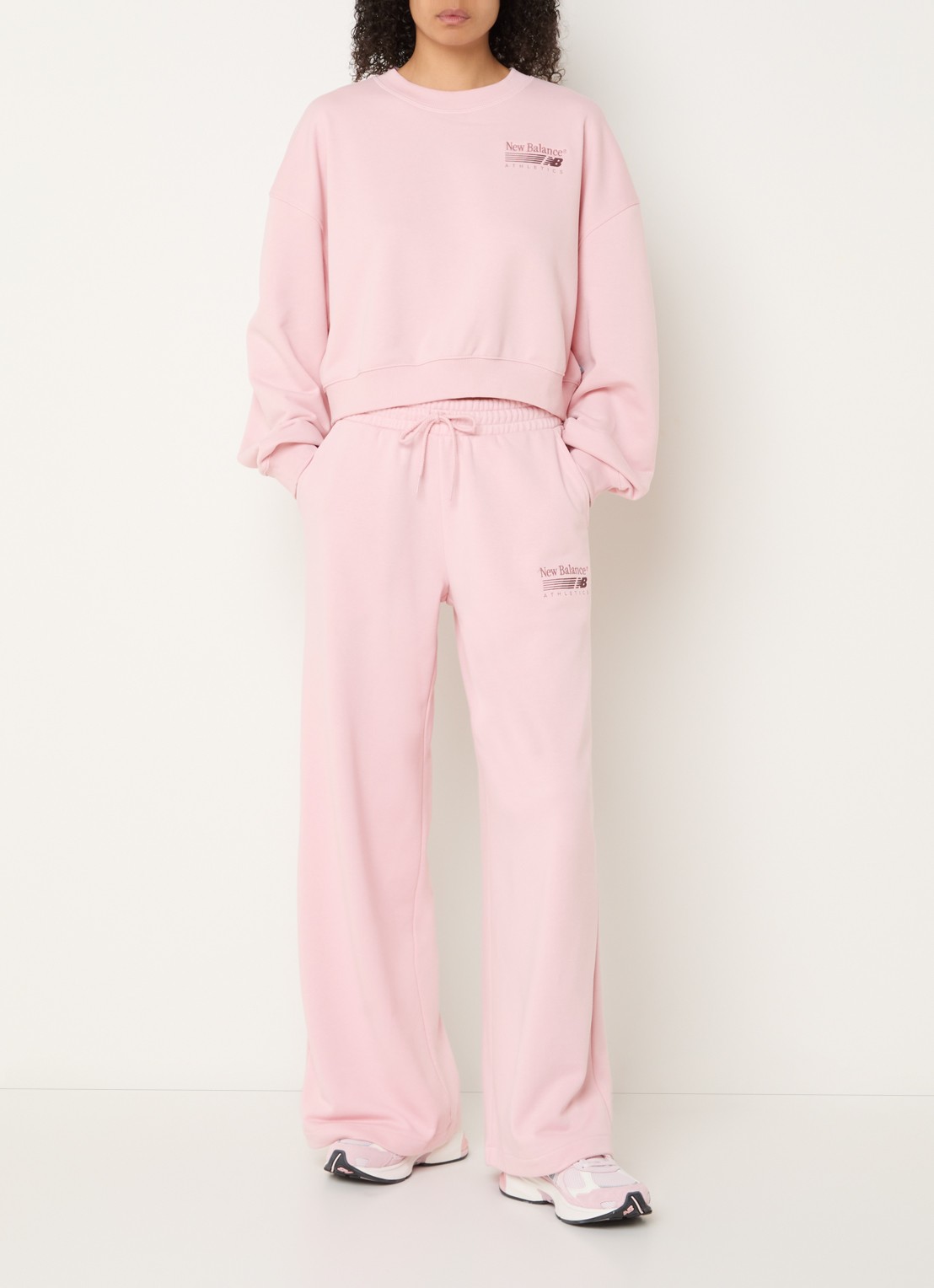 New Balance Trackside high waist straight fit joggingbroek met logo - voorkant 2 roze
