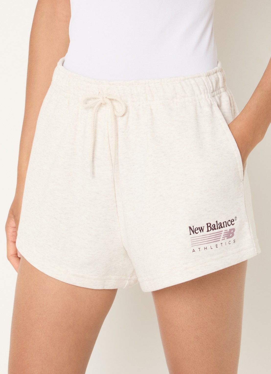 New Balance Trackside high waist straight fit korte joggingbroek met logo - detail 3 grijs