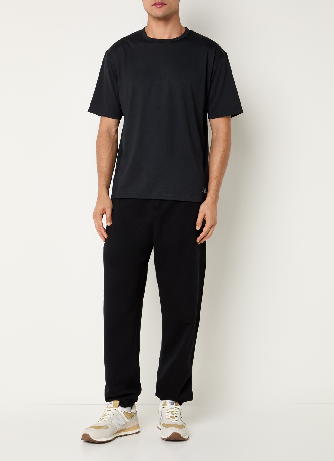 New Balance Trainings T-shirt met logo - voorkant 2 zwart