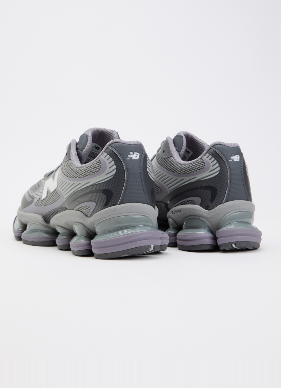 New Balance U2000 sneaker met logo  - achterkant 5 paars