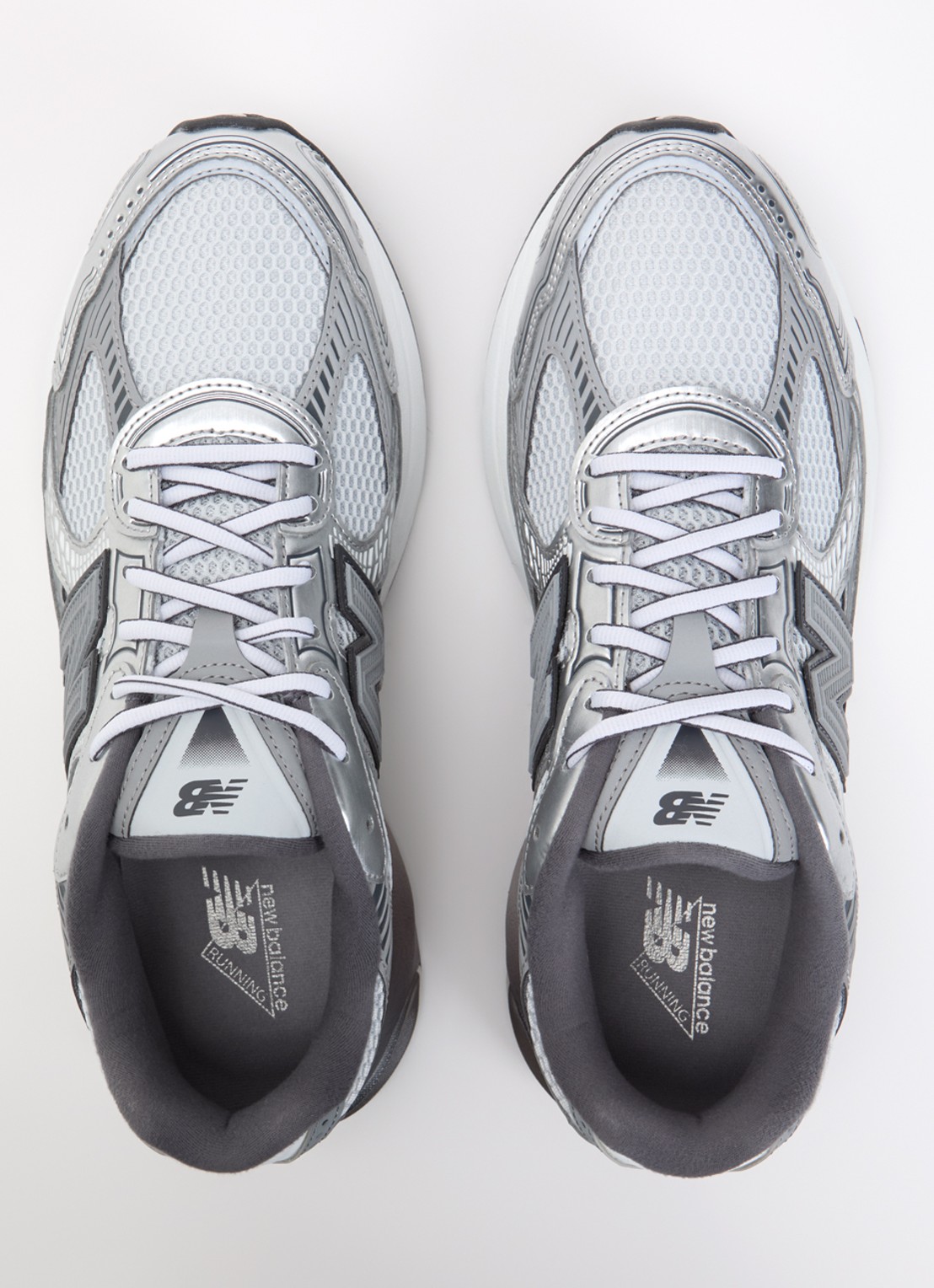 New Balance U2010 sneaker met mesh details en metallic finish  - detail 2 grijs