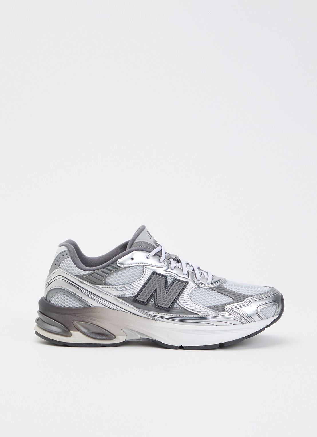 New Balance U2010 sneaker met mesh details en metallic finish  - voorkant 4 grijs