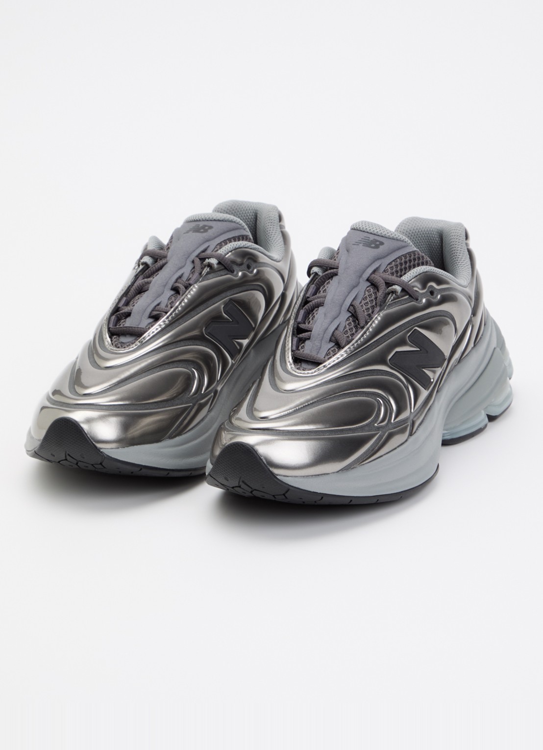 New Balance U5030 sneaker met logo en metallic finish  - detail 3 grijs