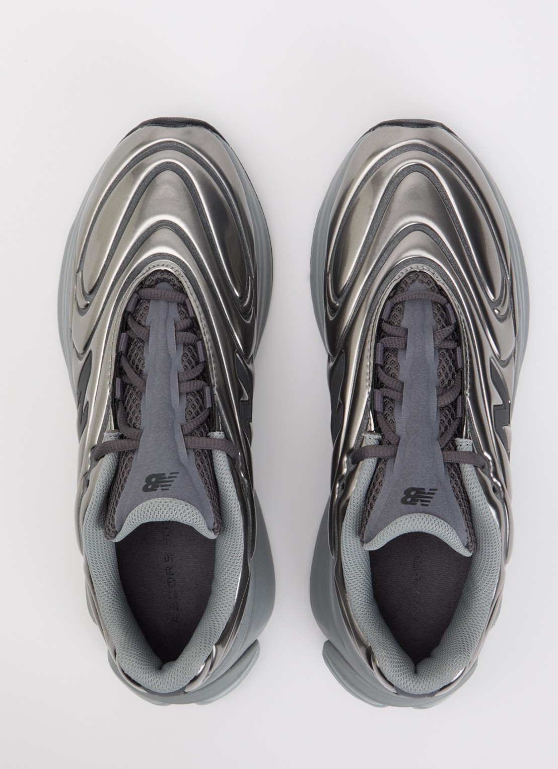 New Balance U5030 sneaker met logo en metallic finish  - detail 4 grijs