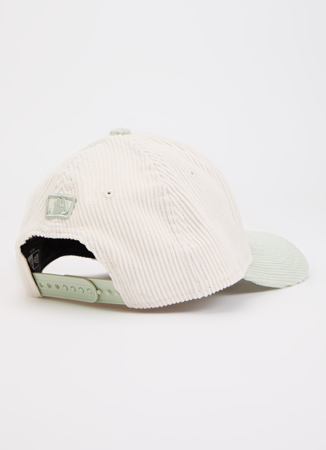 New Era Pet van corduroy met logoborduring - detail lindegroen