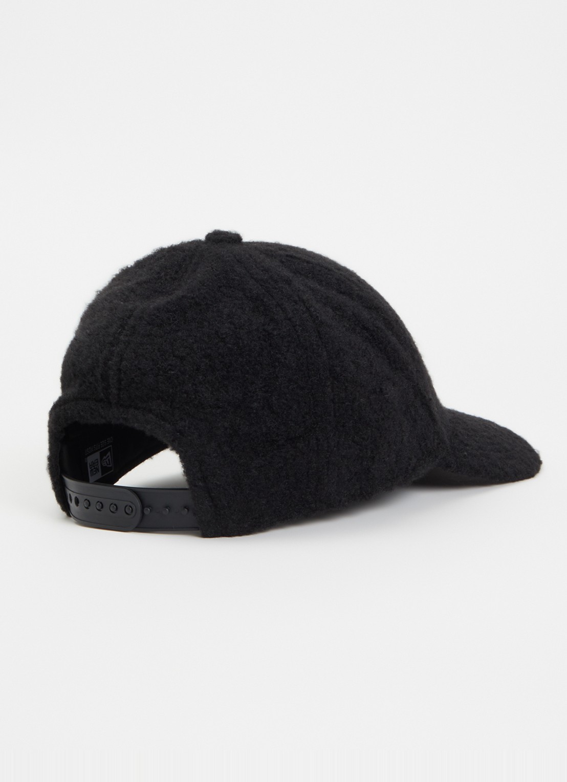 New Era Pet van teddy en logoborduring  - achterkant 2 zwart