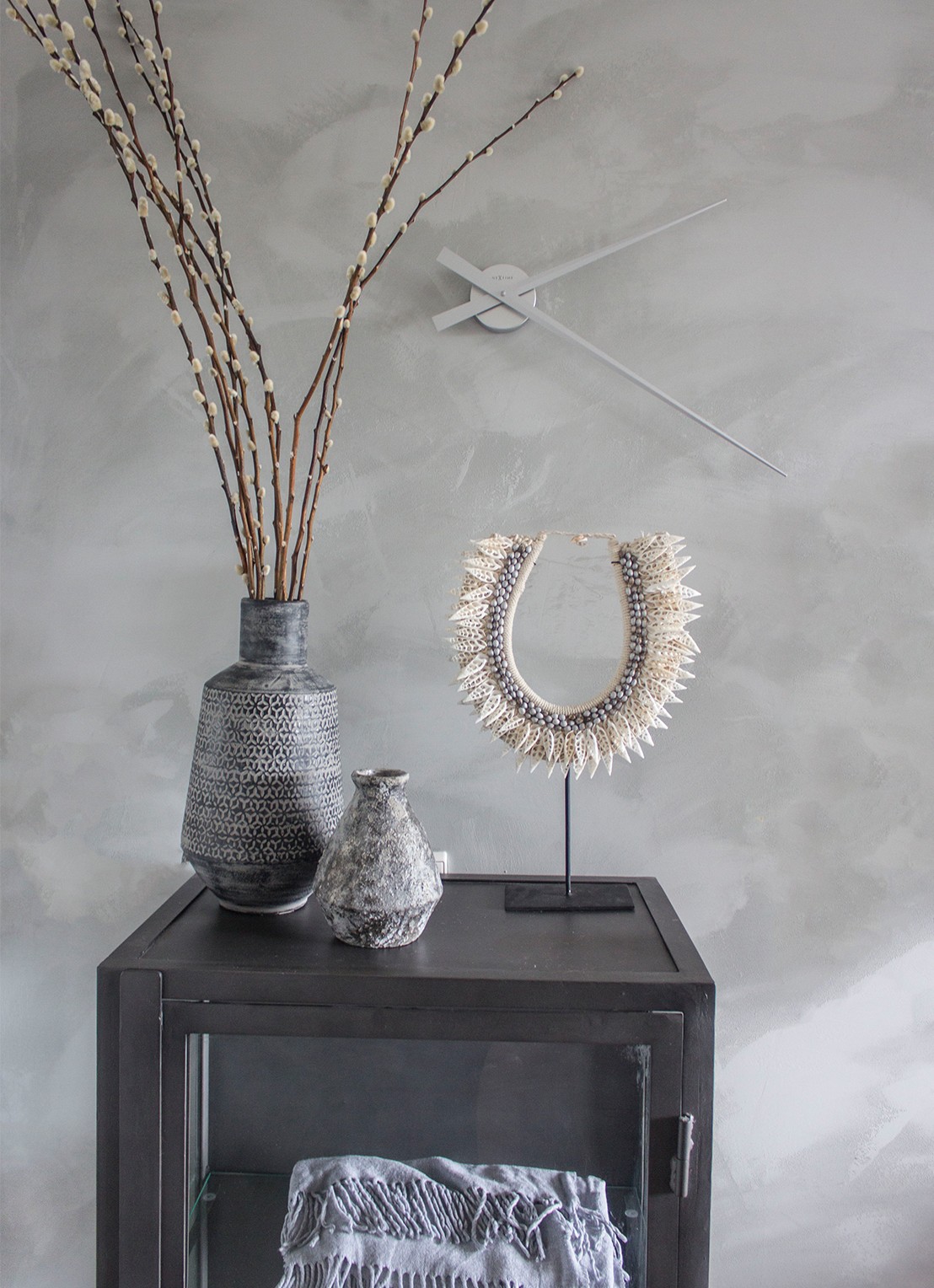 NeXtime Hands wandklok  - voorkant 2 zilver