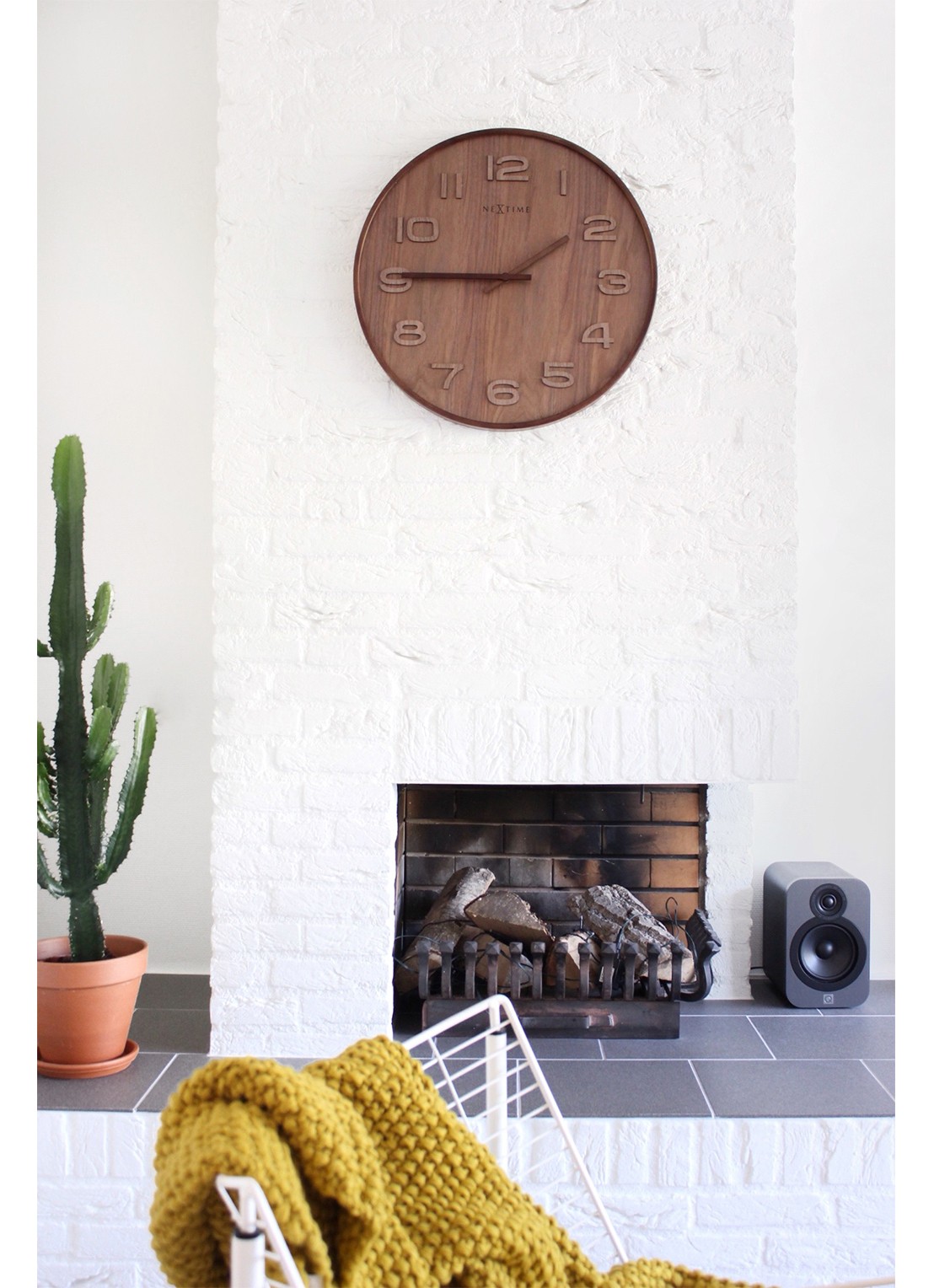 NeXtime Wood Wood Big wandklok  - voorkant 2 bruin