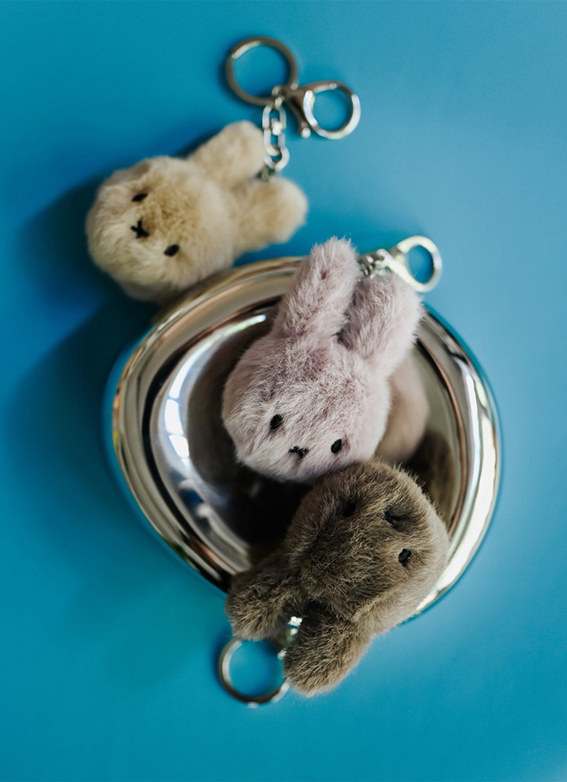 Nijntje Miffy Fuzzy sleutelhanger 8 cm - voorkant 3 lila