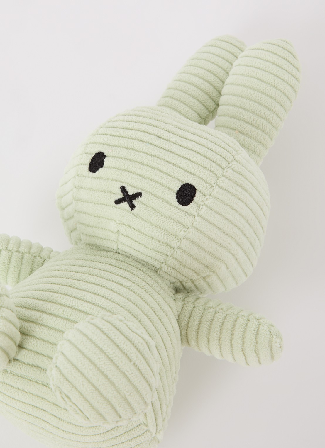 Nijntje Miffy knuffel van corduroy 23 cm - voorkant 2 lichtgroen