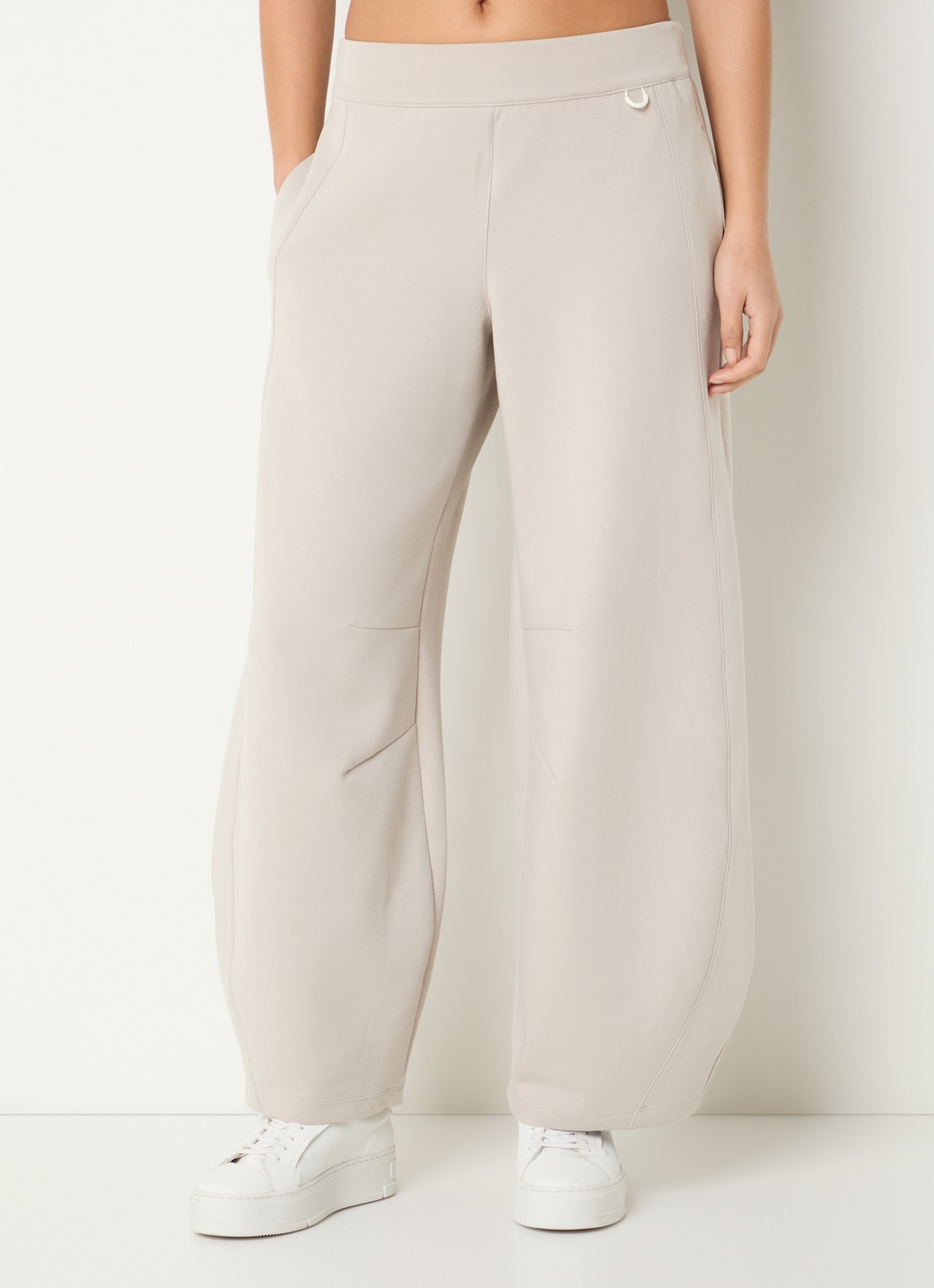 Nike 24.7 high waist wide fit joggingbroek met steekzakken - detail beige