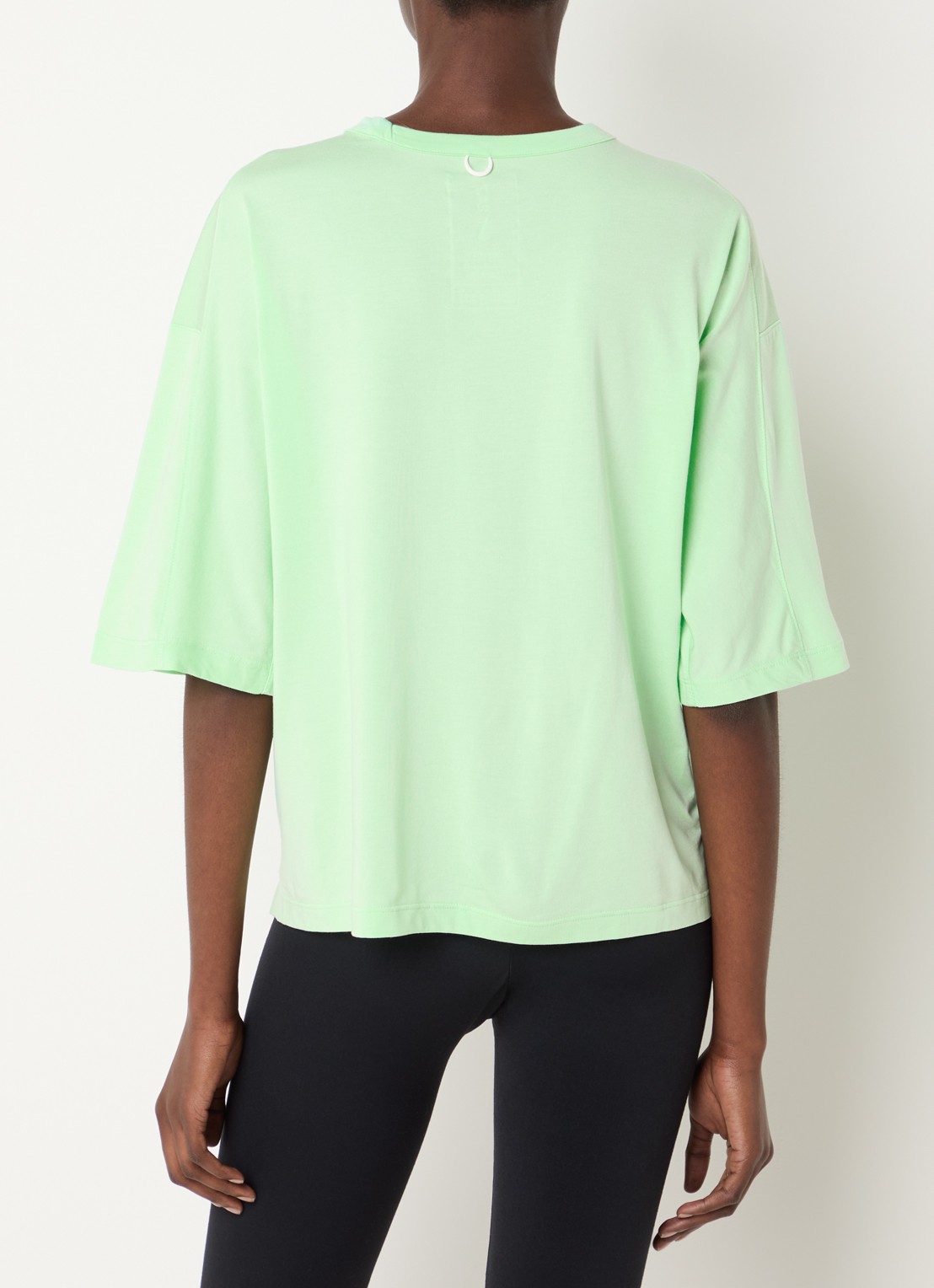 Nike 24.7 ImpossiblySoft Light T-shirt met ronde hals - achterkant neongroen