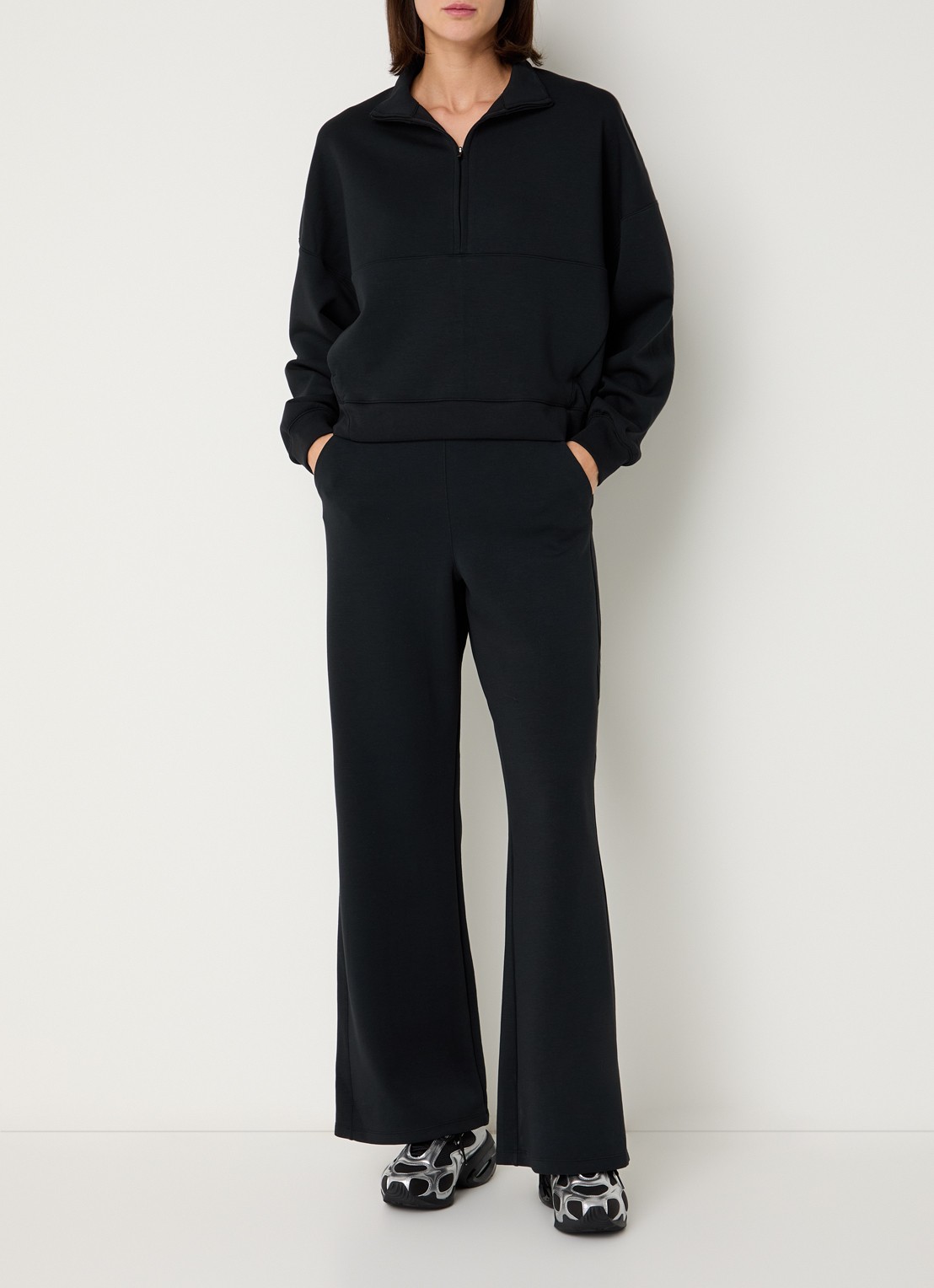 Nike 24.7 sweater met halve rits en steekzakken - voorkant 3 zwart