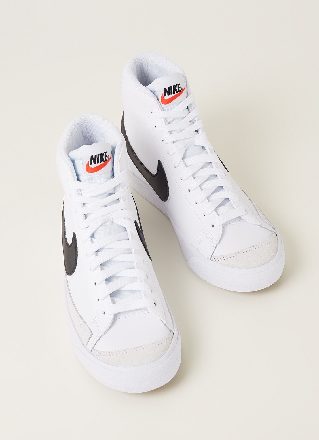 Nike Blazer Mid '77 sneaker met suède details  - voorkant 2 wit
