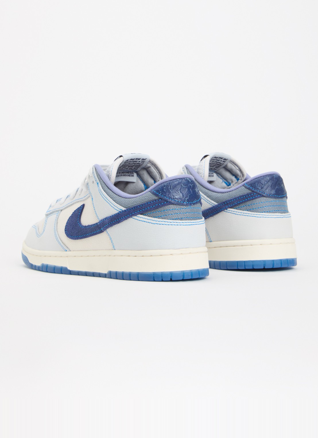 Nike Dunk Low sneaker met logo - achterkant 2 lichtblauw