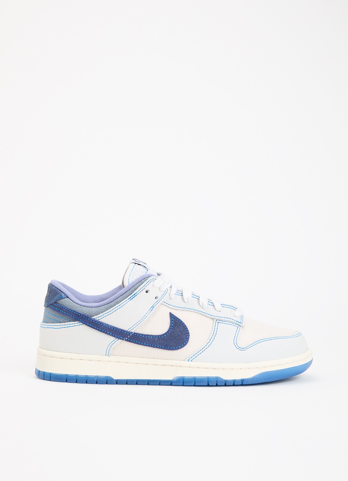 Nike Dunk Low sneaker met logo - voorkant lichtblauw