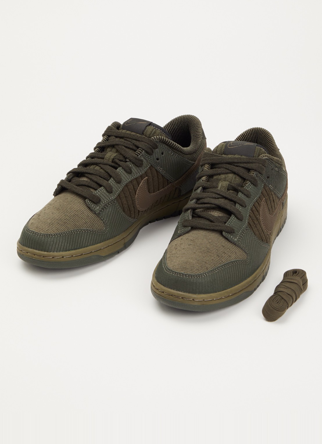 Nike Dunk Low sneaker van corduroy  - detail 2 khaki