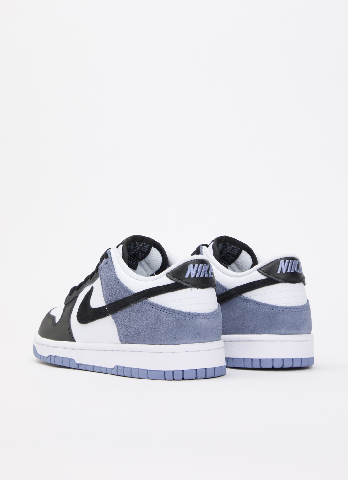 Nike Dunk low sneaker van leer met suède details - achterkant 2 lichtblauw